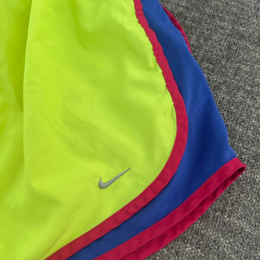 Women’s Nike shorts - Picture 3 of 3